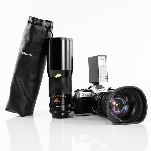 Systemkamera, Canon, AE-1, 2 objektiv, blixt, 70/80-tal, Japan