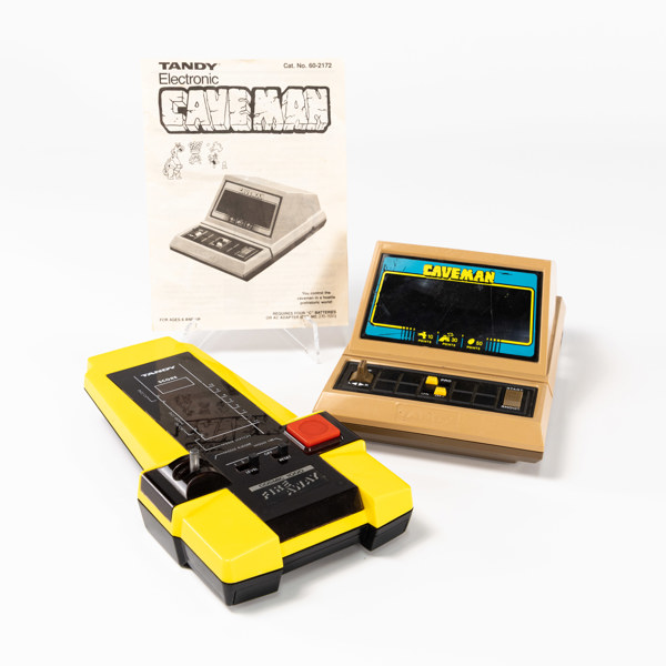 Elektroniska spel, 2 st, Tandy, bl a "Caveman"