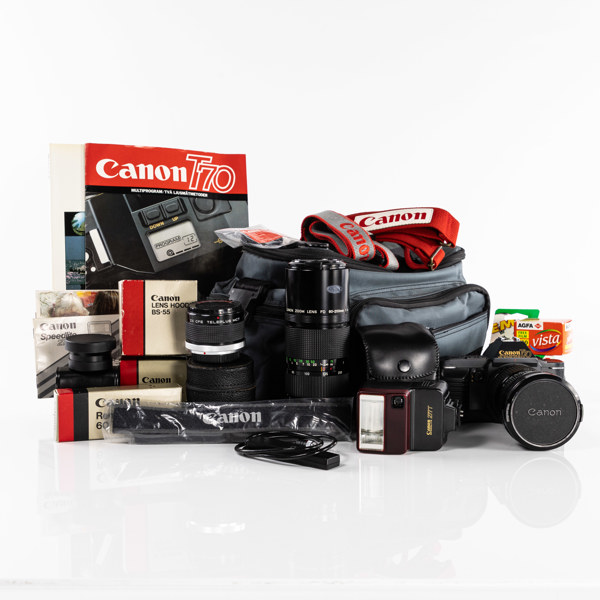 Systemkamera, Canon T70, 2 objektiv, tillbehör, 80-tal, Japan