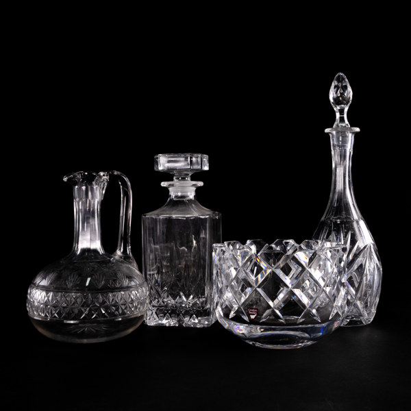Karaffer, kristallskål, bl a "Sofiero", Gunnar Cyrén, Orrefors, högsta 33 cm