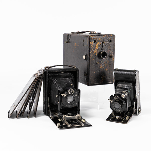 Kameror, 3 st, lådkamera, bälgkameror, bl a Murer's Express