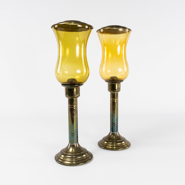 Ljuslyktor, ett par, gulmetall/glas, höjd 44 cm