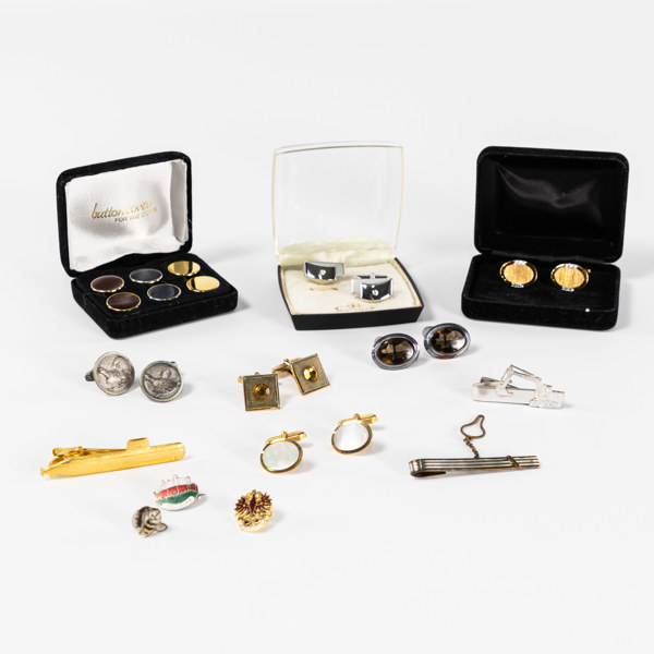 Manschettknappar, slipsnålar, något silver