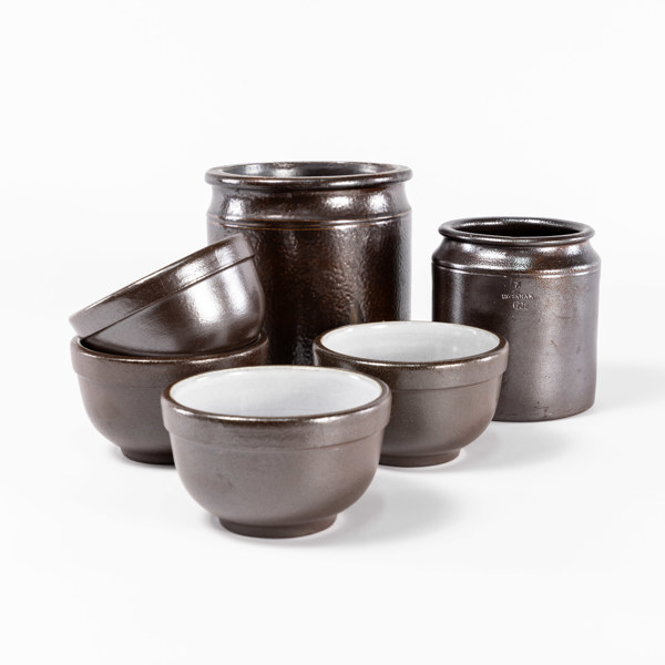 Krus, skålar, 6 delar, bl a Höganäs, högsta 18 cm