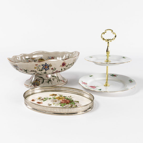 Porslin, 3 delar, bl a kakfat, längd 31 cm och mindre