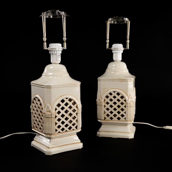 Bordslampor, porslin, ett par, Fayette, Borås, höjd 53 cm