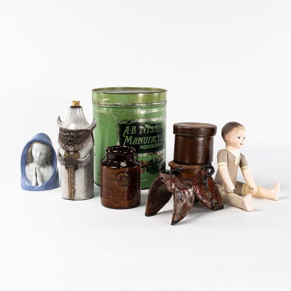 Plåtburk, figuriner, m.m. bl a Raus, Elsi Bourelius