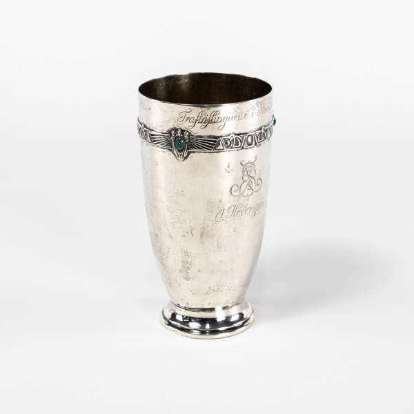 Vas, silver, daterad 1904, höjd 18 cm, vikt 436 gram