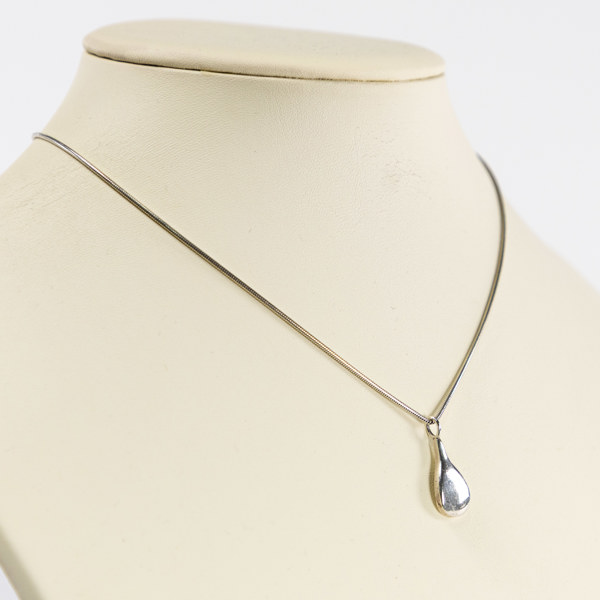 Efva Attling, halsband med hänge, sterlingsilver, längd 40 cm