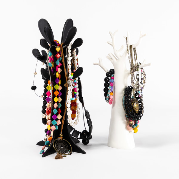 Smyckesställ, 2 st, med bijouterier högsta 36 cm