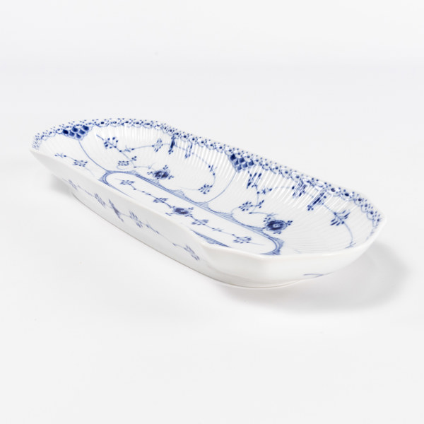 Skålfat, "Musselmalet", 714, Royal Copenhagen, längd 37 cm