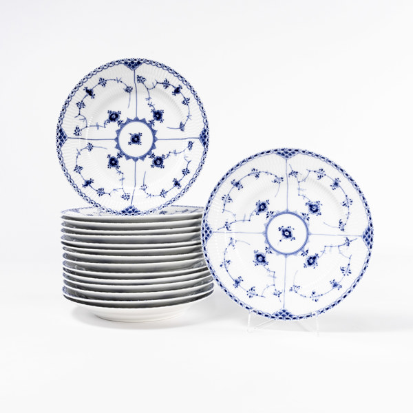 Mattallrikar, 16 st, "Musselmalet", 571, Royal Copenhagen, diameter 25,5 cm