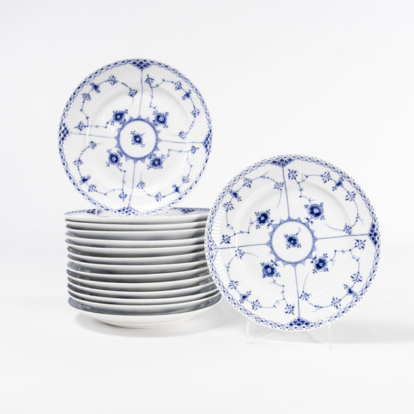Förrättstallrikar, 15 st, "Musselmalet", 572, Royal Copenhagen, diameter 22 cm