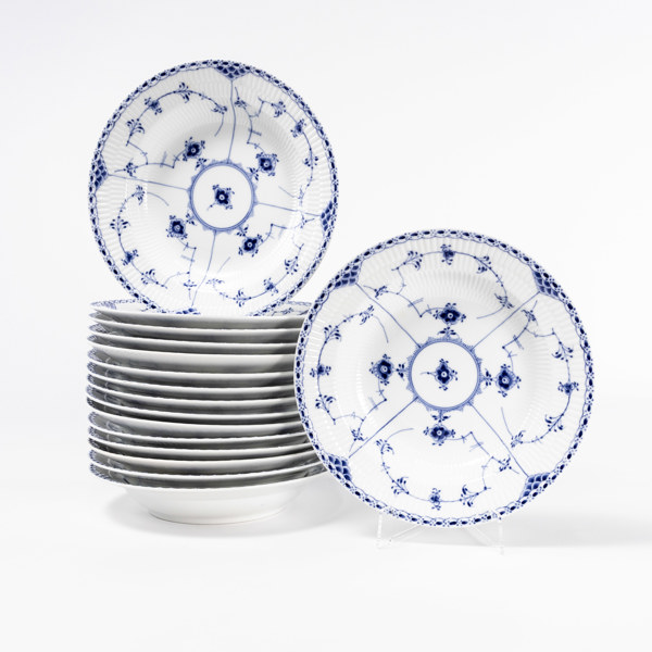 Djupa tallrikar, 16 st, "Musselmalet", 565, Royal Copenhagen, diameter 25 cm