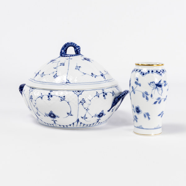 Porslin, 2 delar, bl a "Musselmalet", B&G