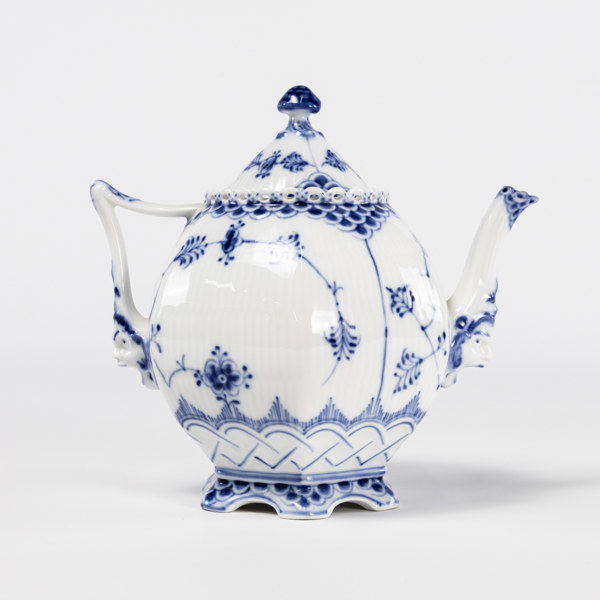 Tekanna, "Musselmalet", 1118, Royal Copenhagen, höjd 18 cm