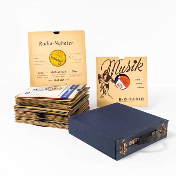 Stenkakor, ett parti, delvis i fodral