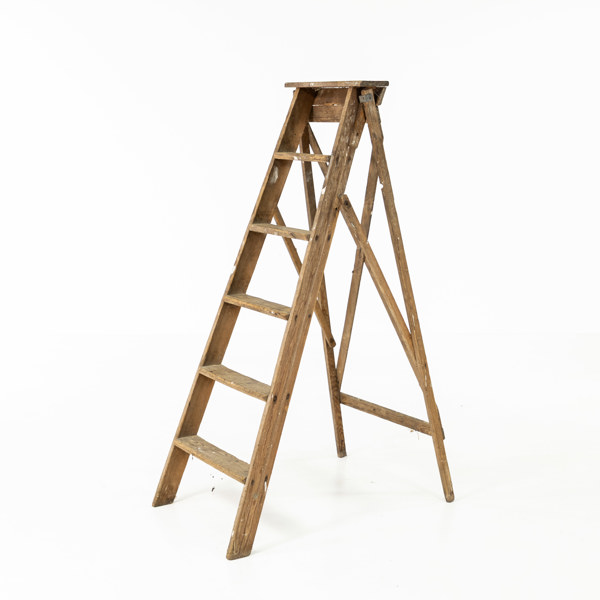 Furustege, äldre, höjd 129 cm