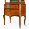 Vitrinskåp, Louis XVI-stil, 1900-tal, höjd 146 cm