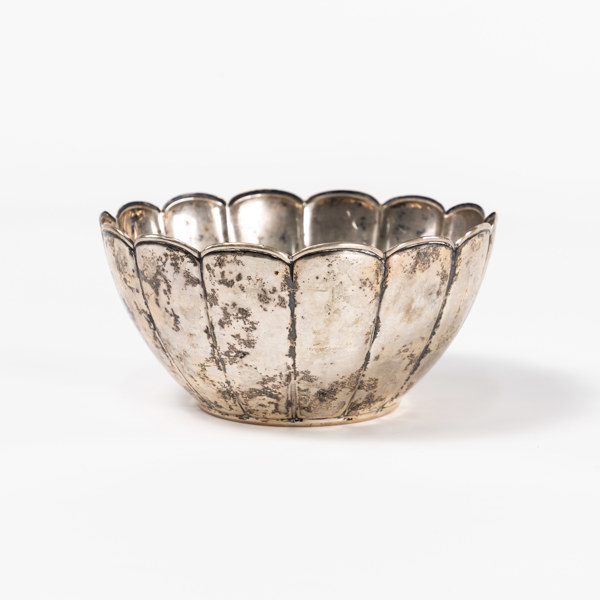 Skål, silver, höjd 7,5 cm, vikt 229 gram