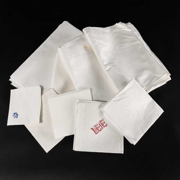 Linnedukar, servetter, största 235 x 140 cm