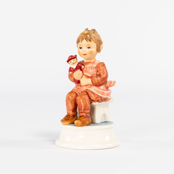 Figurin, "Lisbeth med docka", Goebel, höjd 13,5 cm