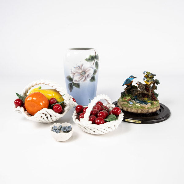 Prydnadsföremål, vas, 5 st, bl a Royal Copenhagen, högsta 20 cm