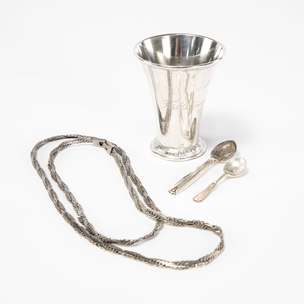 Silverföremål, 4 st, bl a bägare, collier, vikt 88,4 gram