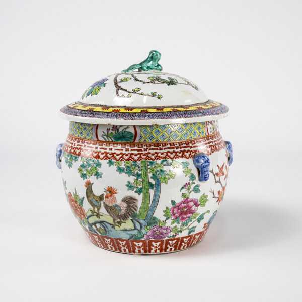 Urna, porslin, 1900-tal, Kina, höjd 28 cm