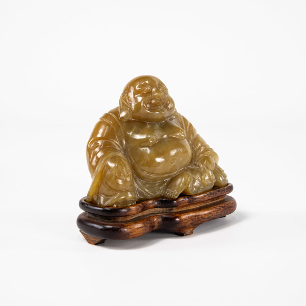 Buddha, Bowenit, med träställ, höjd 10 cm