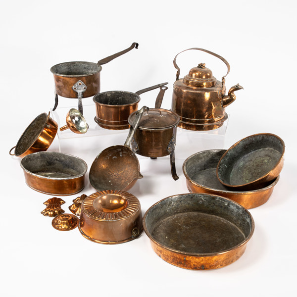 Diverse kopparföremål, 15 delar, bl a kannor, kärl, formar