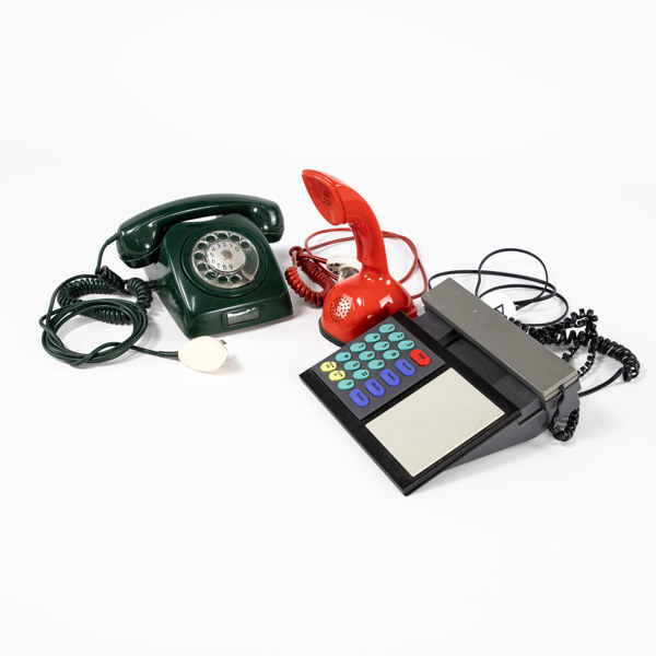 Äldre telefoner, 3 st, bl. a Kobra, B&O, m.m.