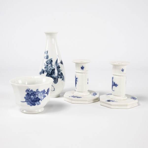 Porslin, 4 delar, "Blå Blomst", bl a ljusstakar, Royal Copenhagen