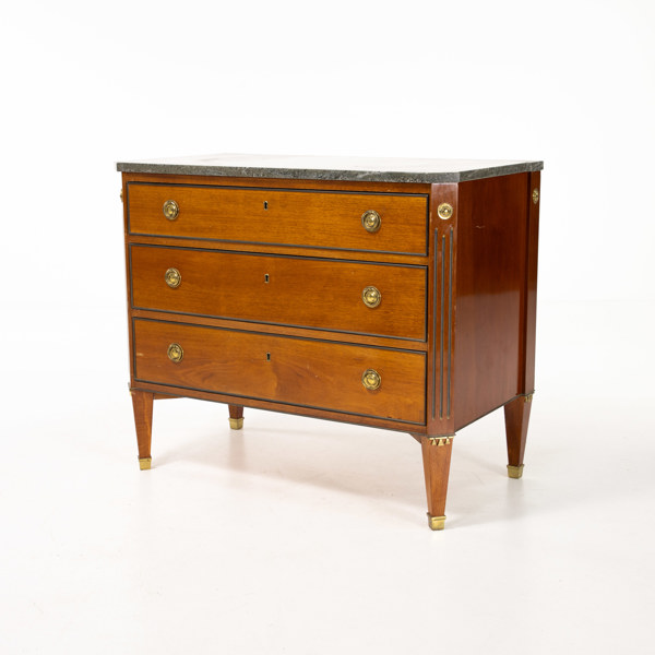 Byrå, sengustaviansk, 1900-tal, bredd 83 cm