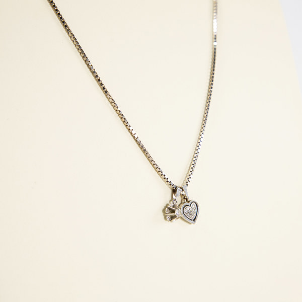 Kedja, med 2 st hängen, 18k vitguld, längd 70 cm