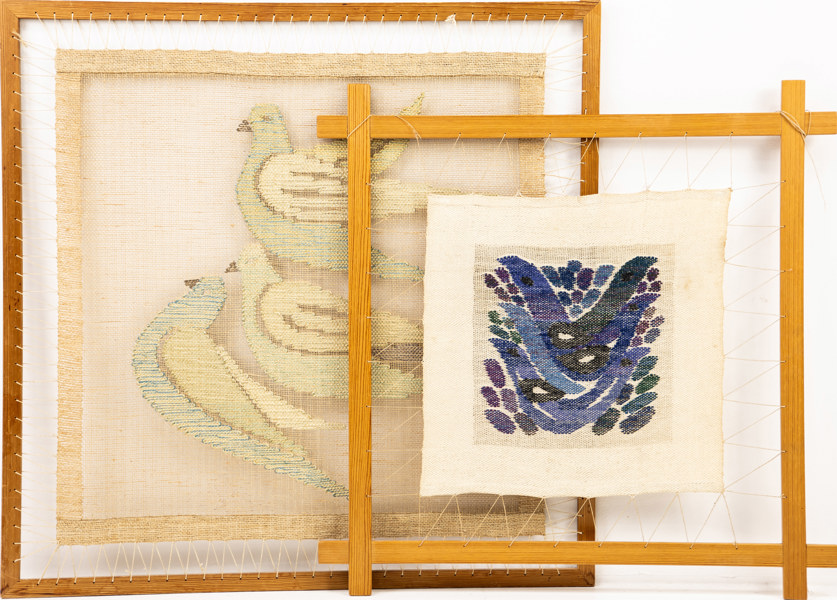 Oidentifierad konstnär, textiltavlor, 2 st, 66x66 cm och mindre