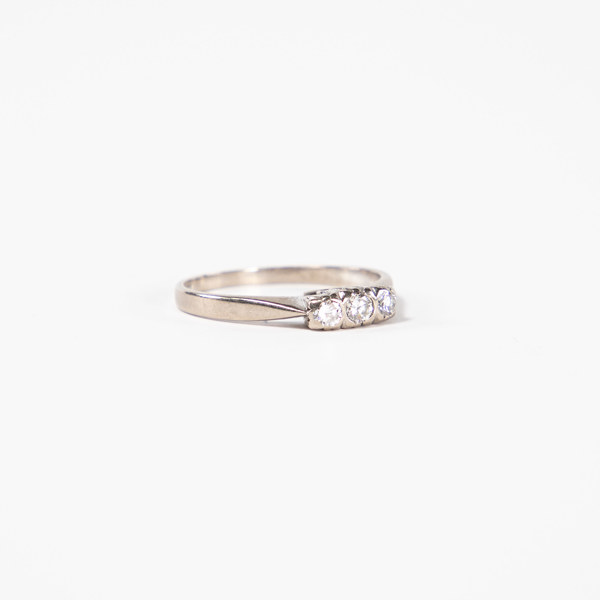 Ring, 18k vitguld, med 3 st briljanter, 0,25 ct, storlek 18,5