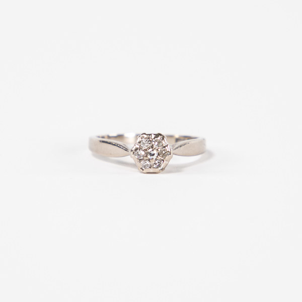 Ring, 18k vitguld, med 7 st briljanter, storlek 17