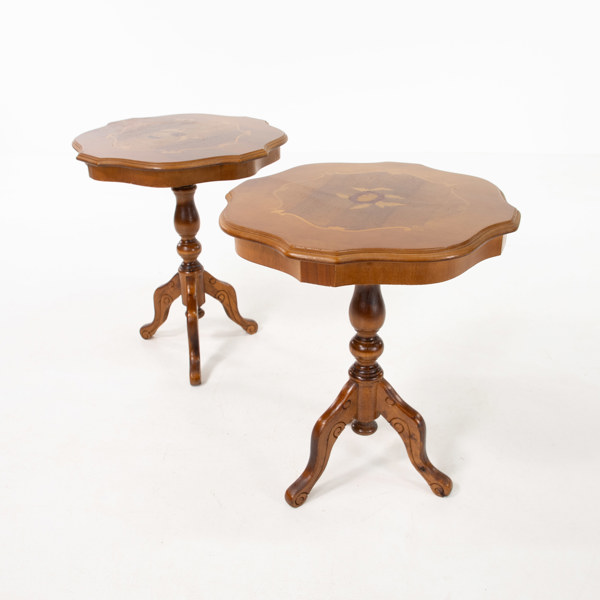 Pelarbord, ett par, intarsia, 1900-tal, höjd 62 cm