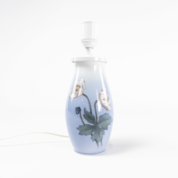 Bordslampa, porslin, B&G, höjd 30 cm