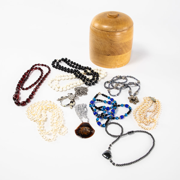 Bijouterier, halsband, 10 st, bl a pärlcollier