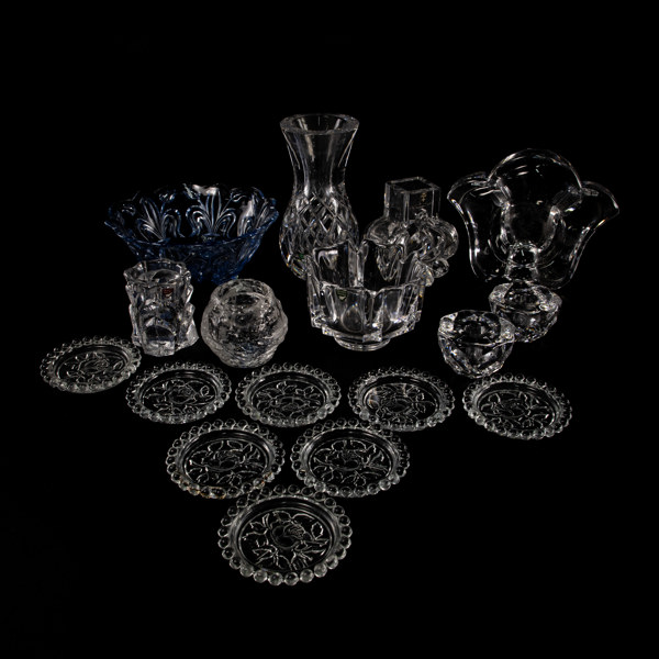 Vaser, skålar, ljusstakar, 17 delar, bl a Orrefors, högsta 20 cm