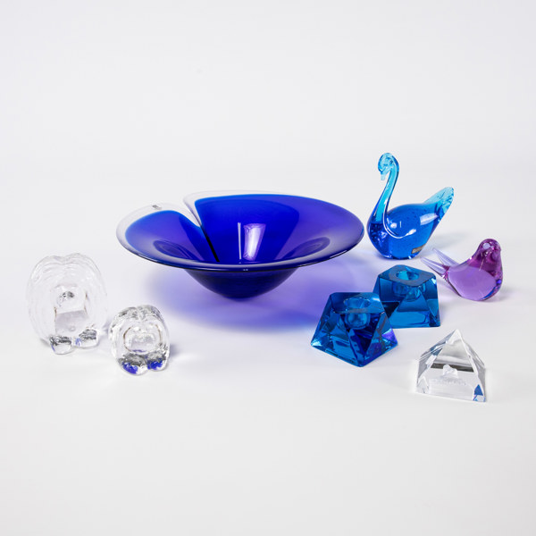 Skål, ljusstakar, figuriner, 8 delar, bl a Mats Jonasson, största diameter 24 cm