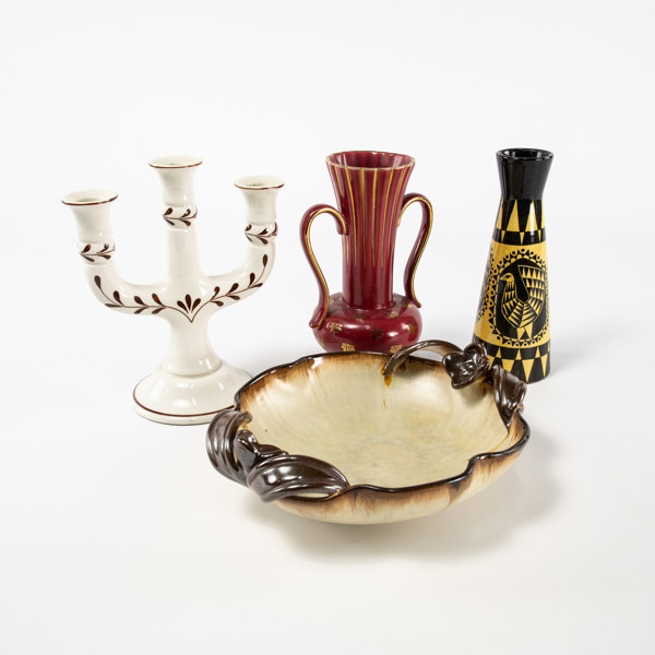 Vaser, ljusstake, skål, 4 delar, bl a "Röd Rubin", höjd 22 cm och mindre