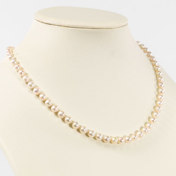 Pärlcollier, sötvattenspärlor, lås i sterlingsilver, längd 46 cm