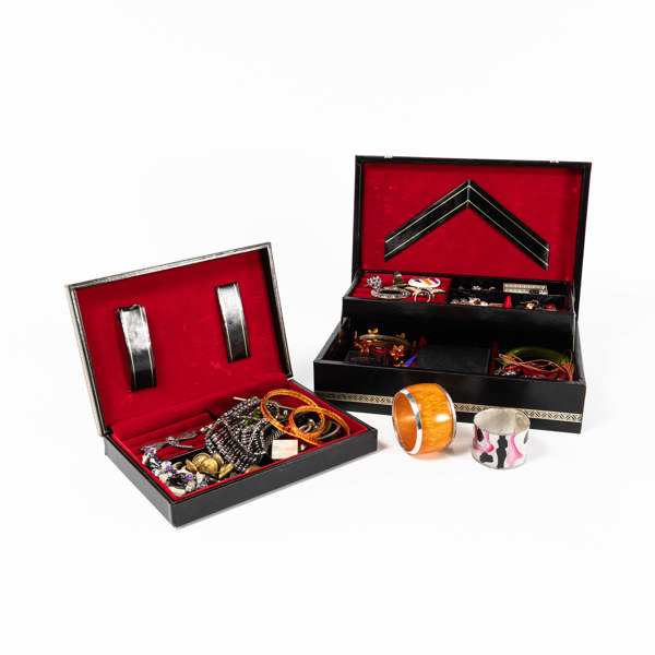 Smyckesskrin, 2 st, med smycken och bijouterier