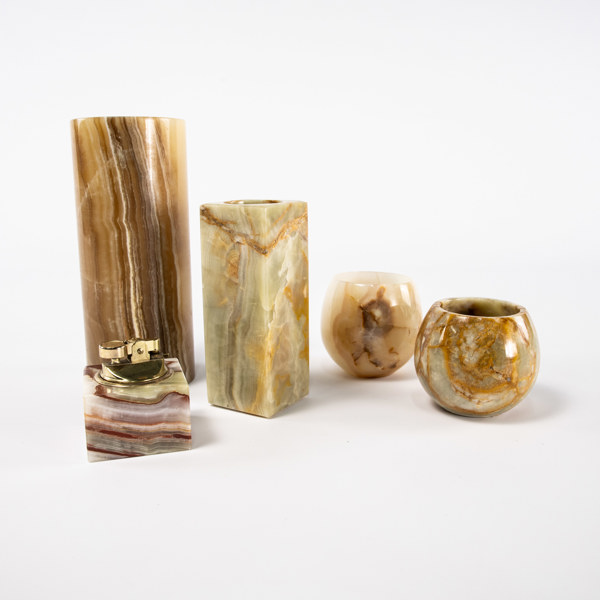 Alabaster- och onyxföremål, 5 st, högsta 20 cm