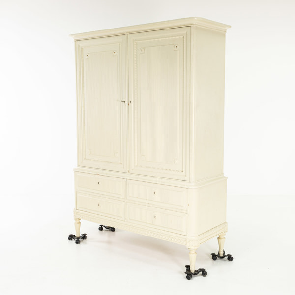 Salskåp, gustaviansk stil, 1900-tal, höjd 175 cm