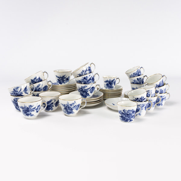 Kaffe- och moccaservis, 48 delar, "Blå Blomst", med guldkant, Royal Copenhagen
