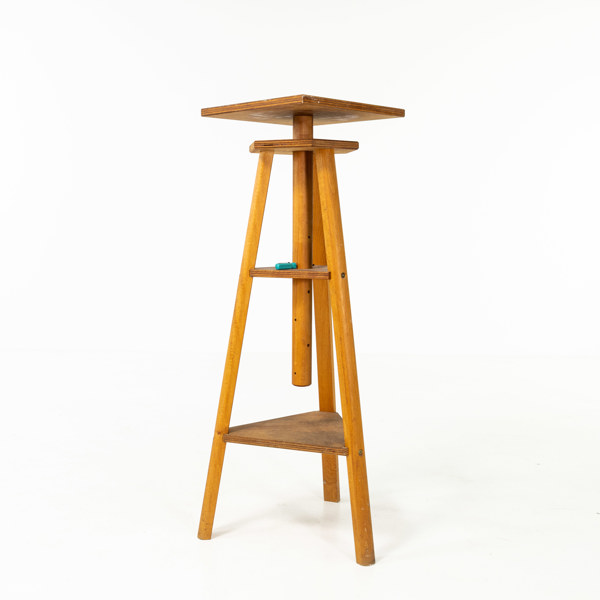 Piedestal, trä, höjd 96-128 cm